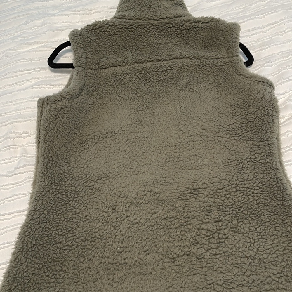 EUC Columbia Winter Pass Sherpa Vest - small - Picture 13 of 13